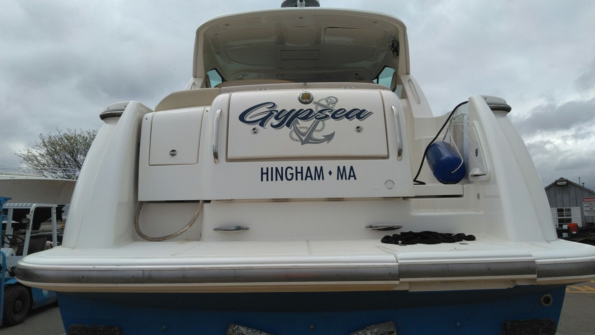 2009 Tiara Yachts 3500 Sovran - Image 2