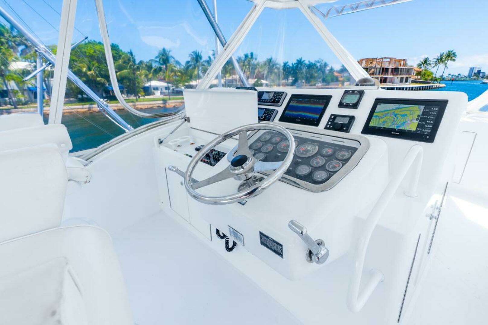 2005 Hatteras 50 Convertible - Image 31