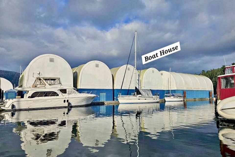 2006 Custom Boat House 30' x 55'