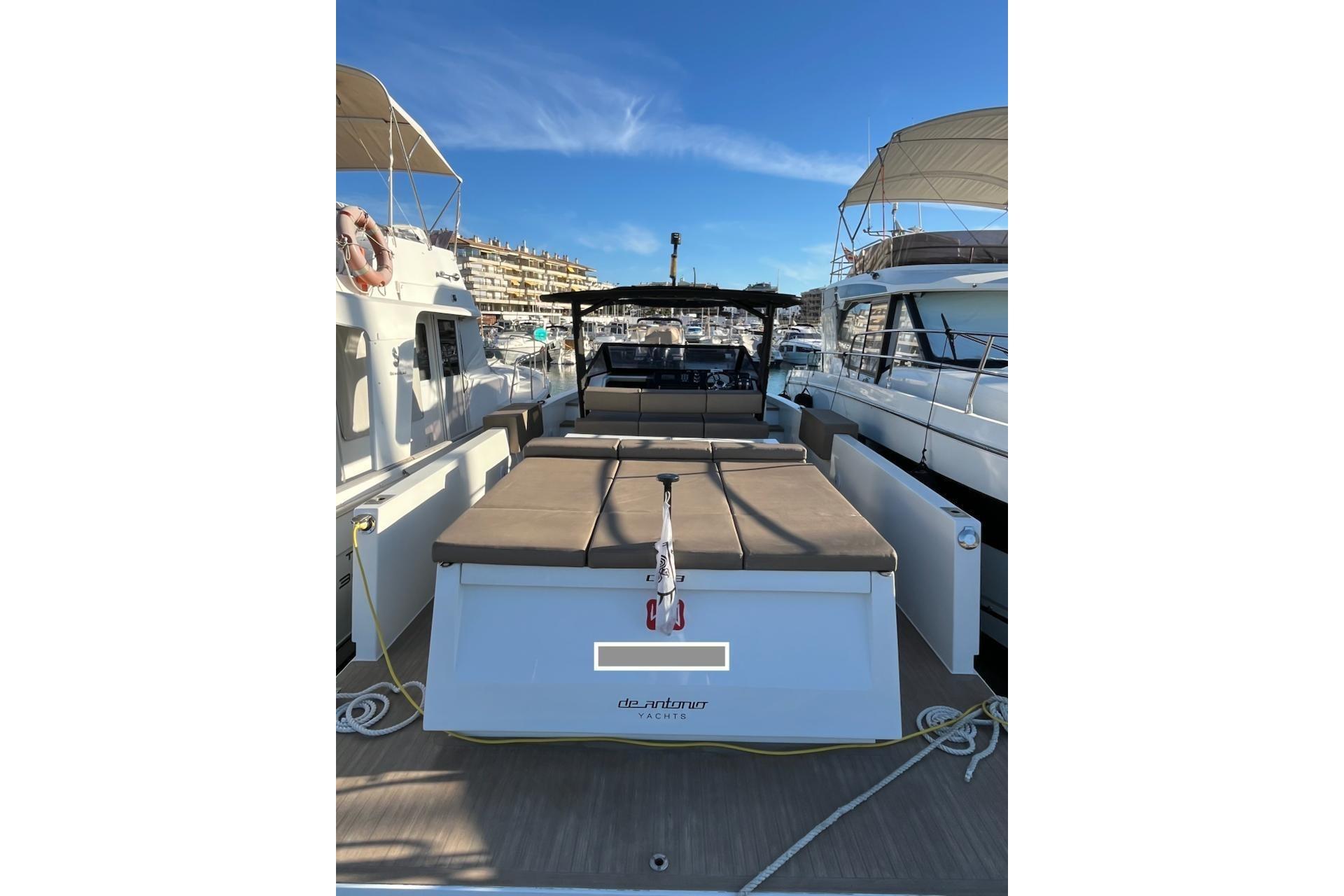 2018 De Antonio Yachts D33