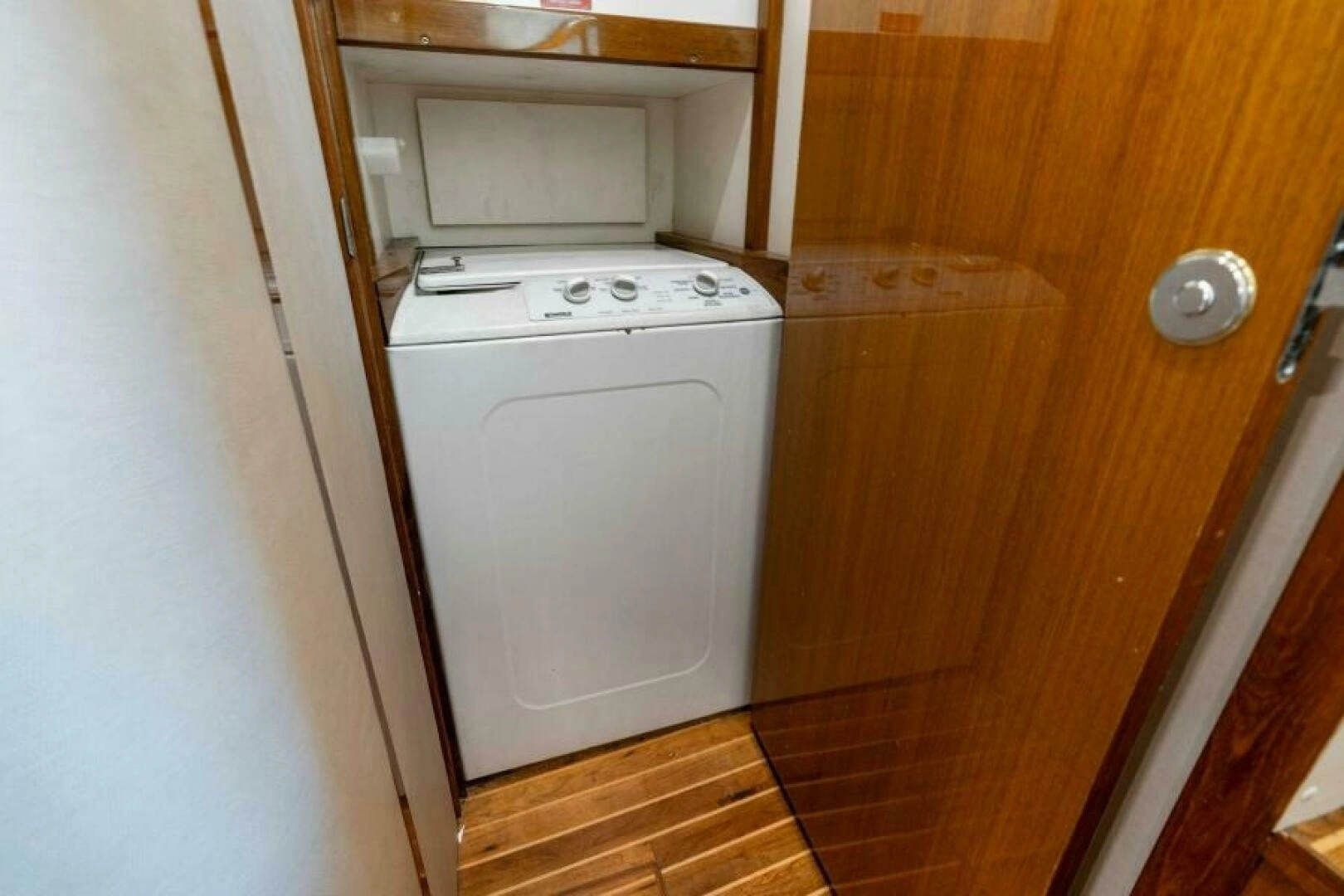 2003 Viking 48 Convertible - Image 59