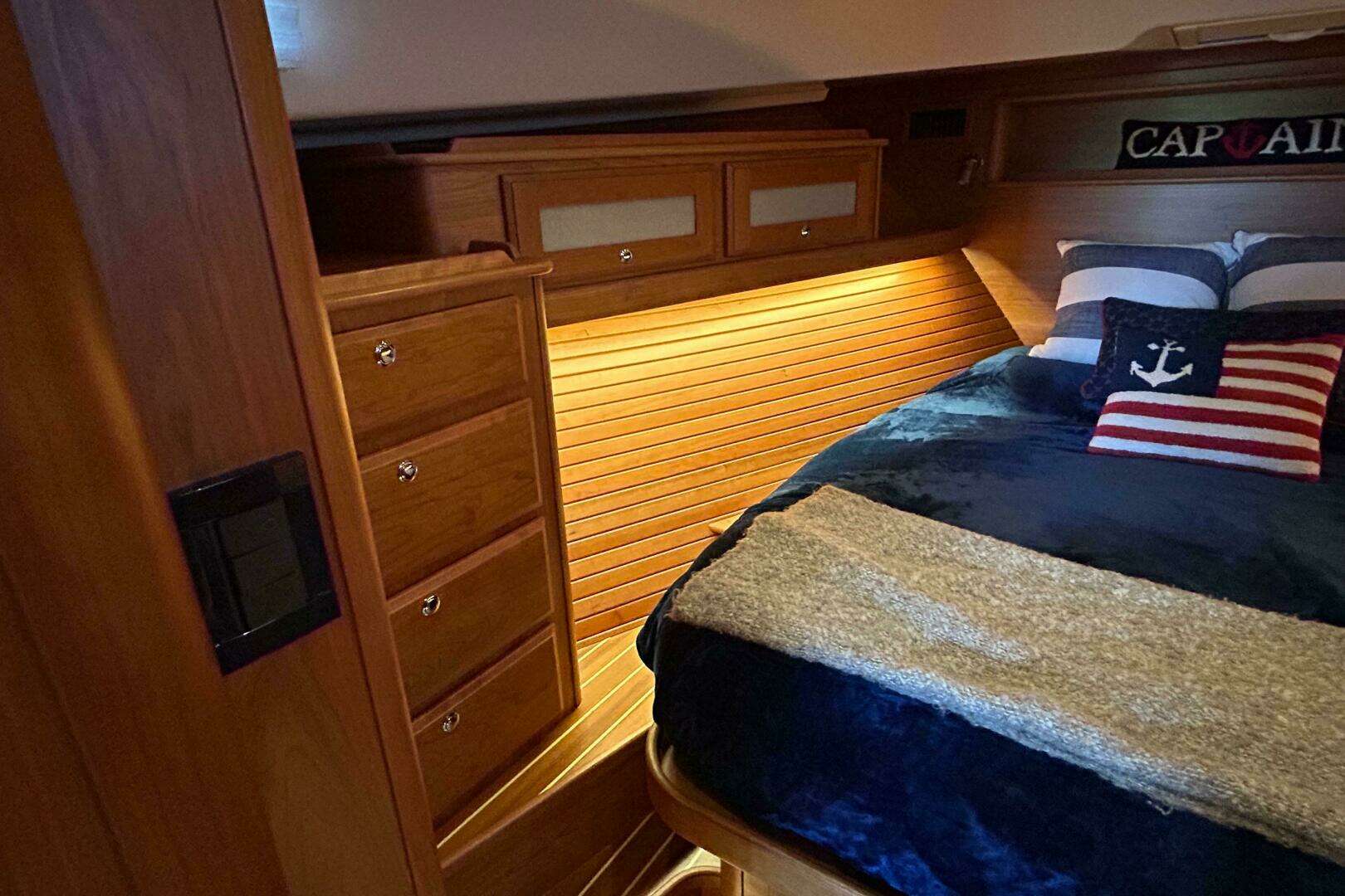 2022 Sabre 45 Salon Express - Image 40
