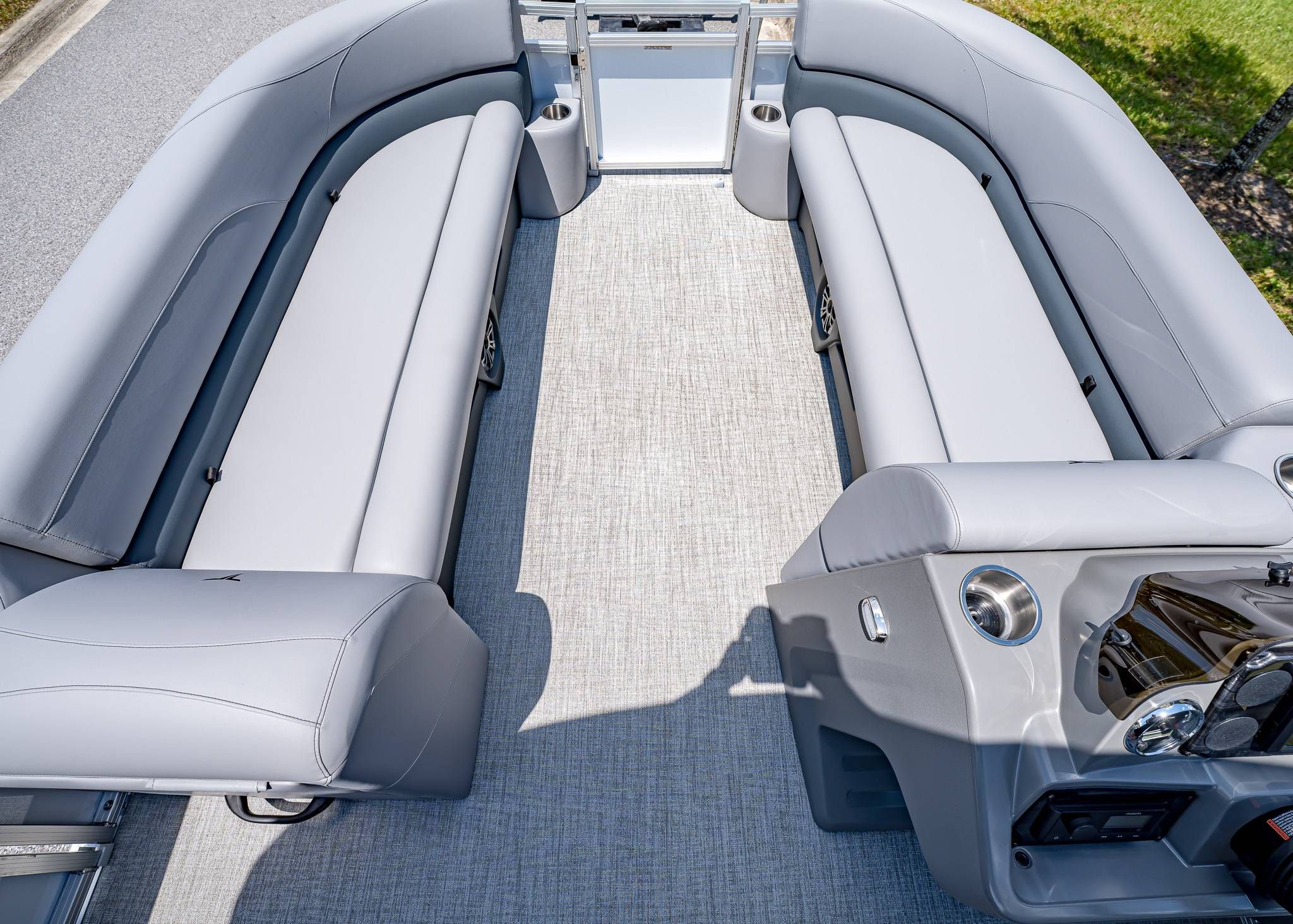 2025 Tahoe Pontoon SLT 23' Quad Lounge - 18