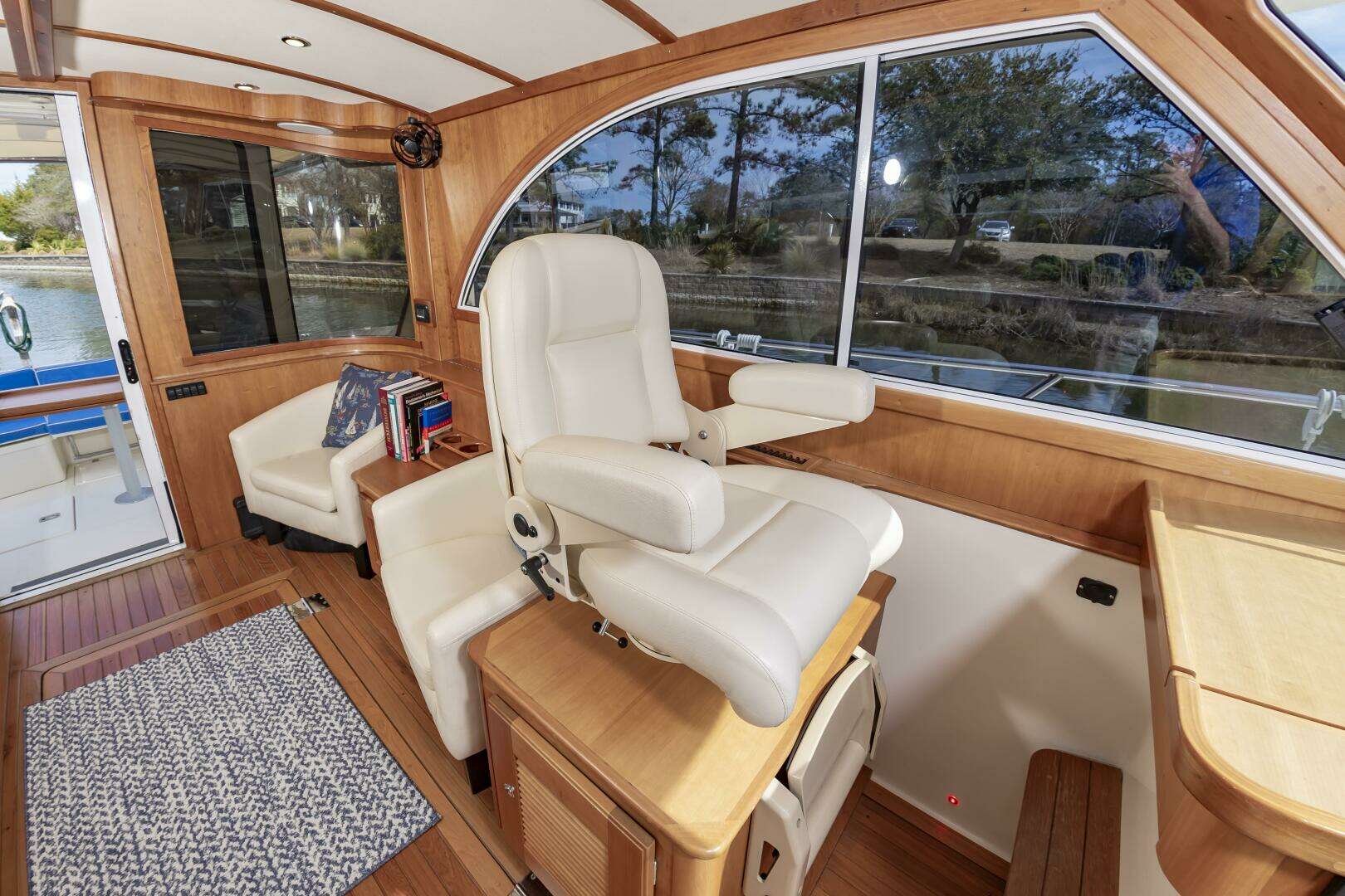 2018 Legacy 36 - Image 22