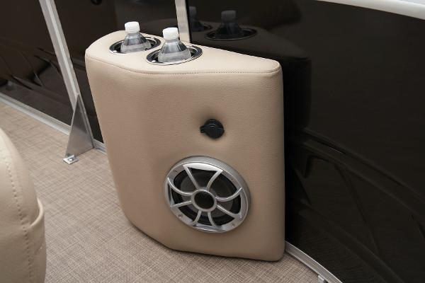 Manufacturer Provided Image: Sun Tracker SportFish 20 DLX
