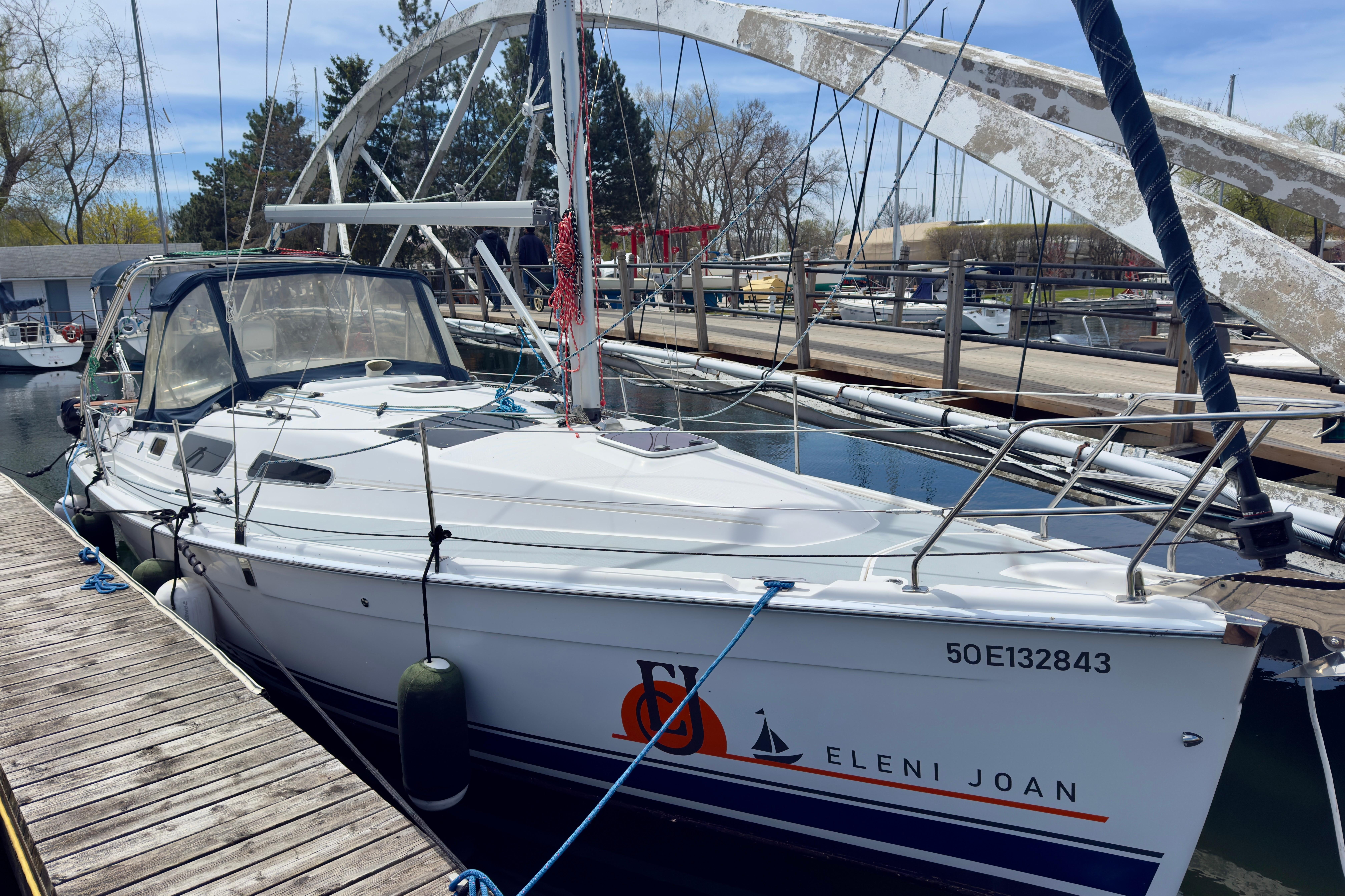 2005 Hunter 33