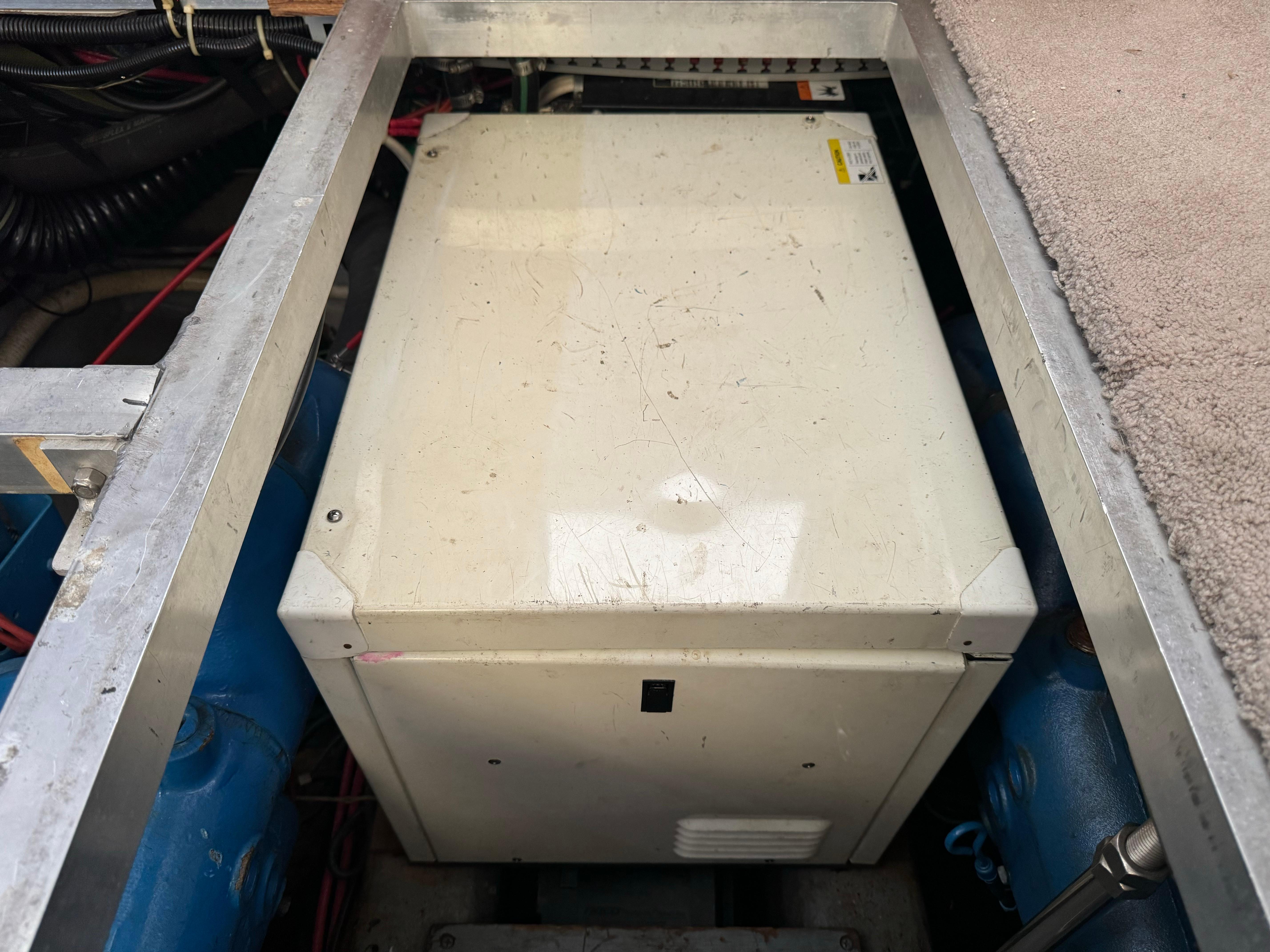 Engine compartment of a 1991 Carver 33 Aft Cabin boat, featuring a central unit.