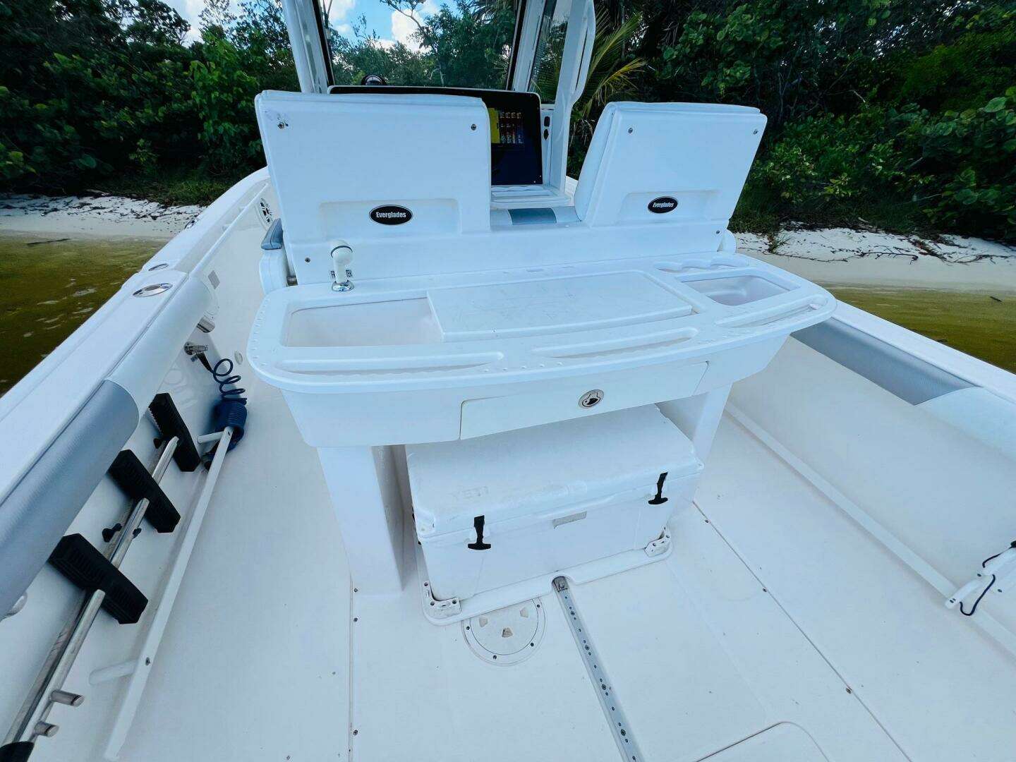 2012 Everglades 295 Center Console - Image 33