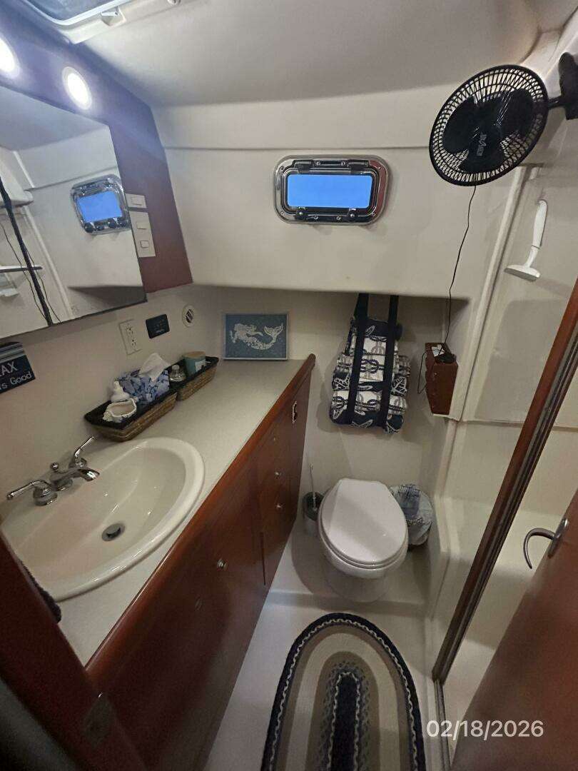 2004 Mainship 430 - Image 66