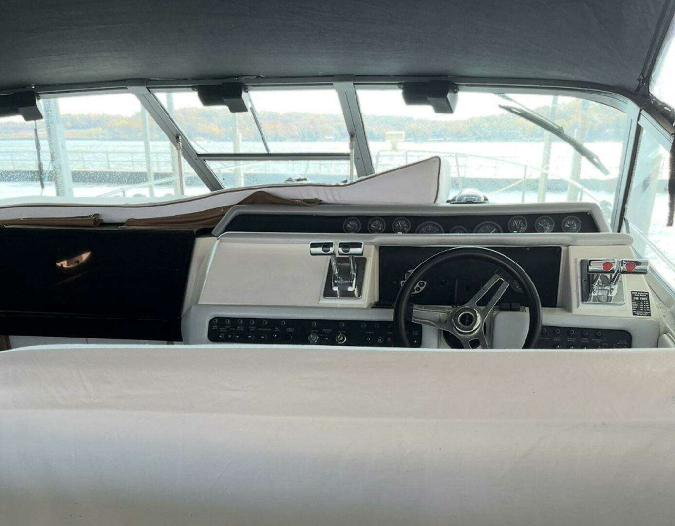 1994 Sea Ray 330 Express Cruiser - Image 8