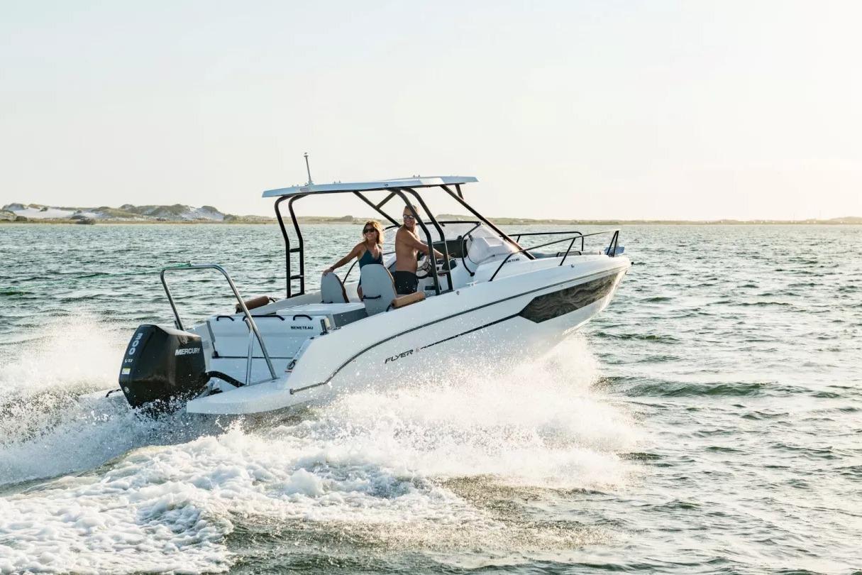 2026 Beneteau Flyer 8 SUNdeck cruising on open water, showcasing sleek design and performance.