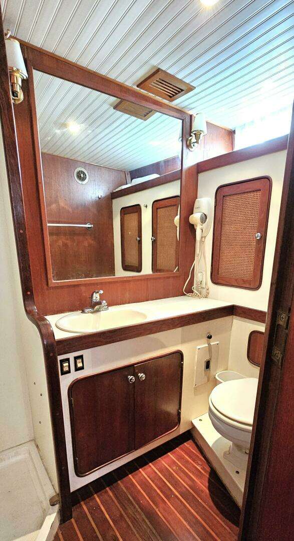 1980 Gulfstar Sailmaster - Image 10