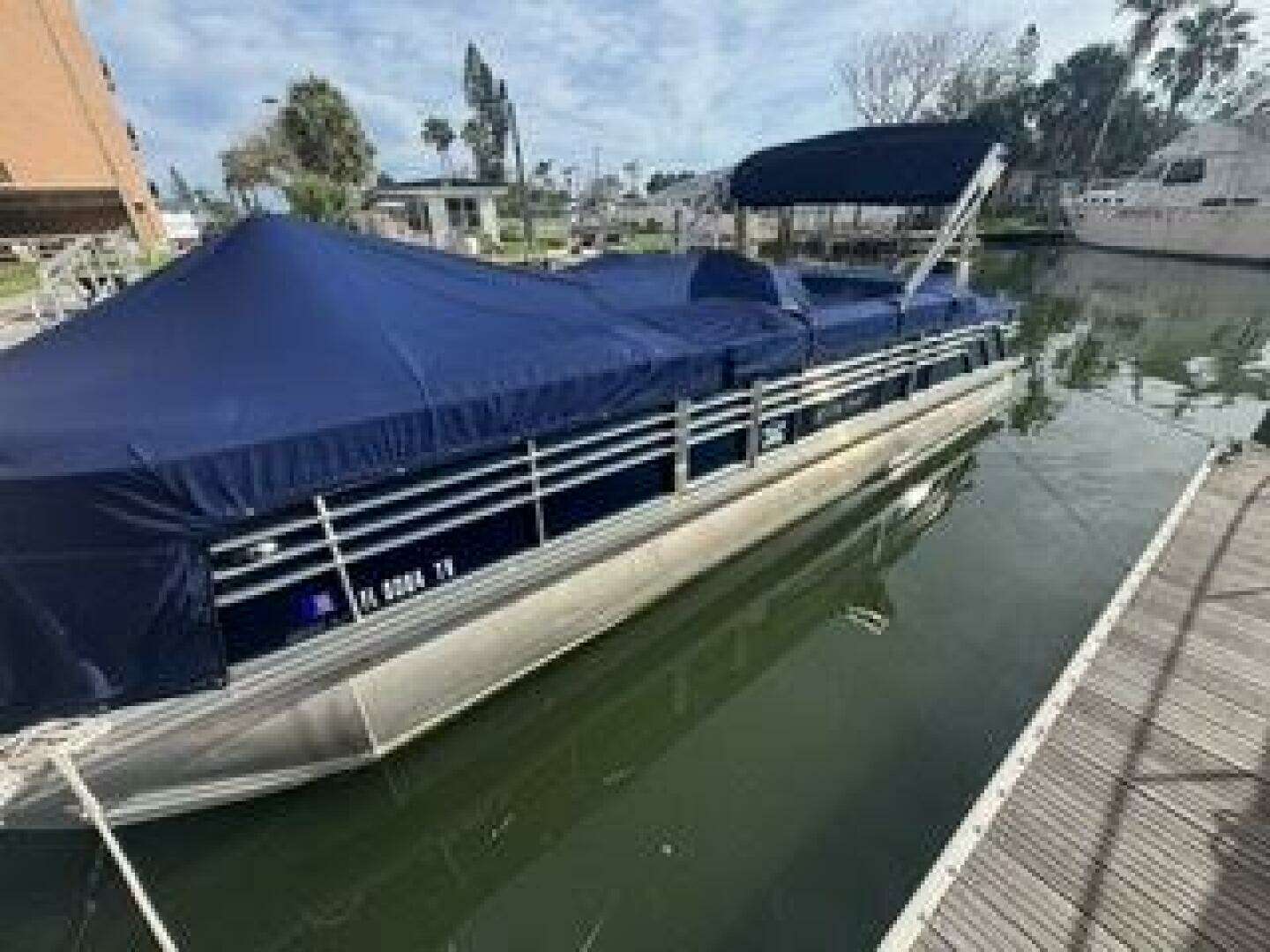 2021 Leisure Kraft Prestige 2635 LX Tri-Toon - Image 24