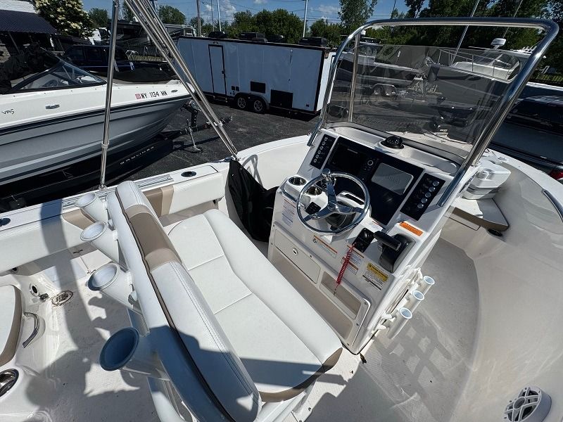 2023 Robalo R180 Center Console - 9