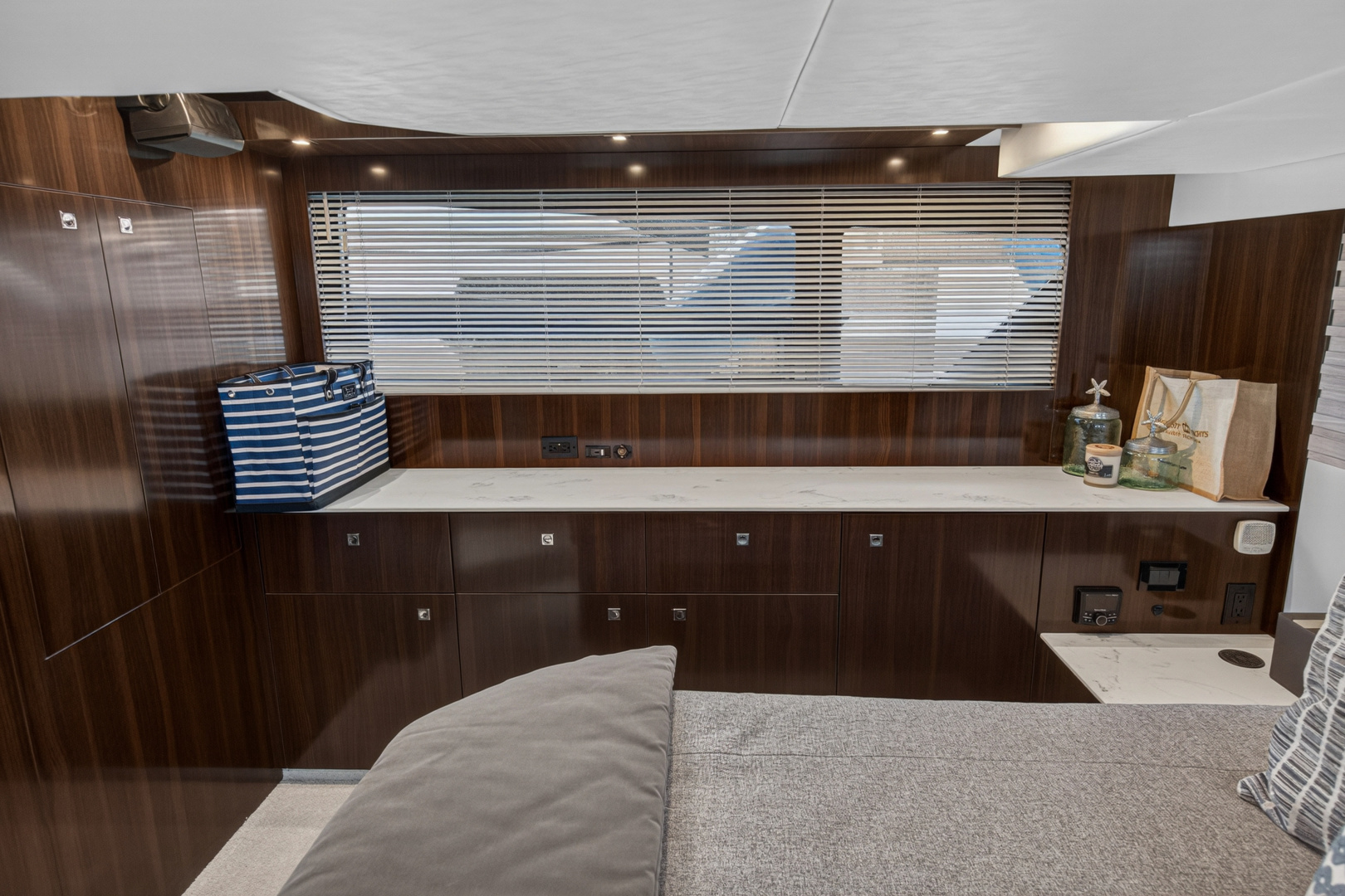 2023 Cruisers Yachts 50 CANTIUS - Image 84
