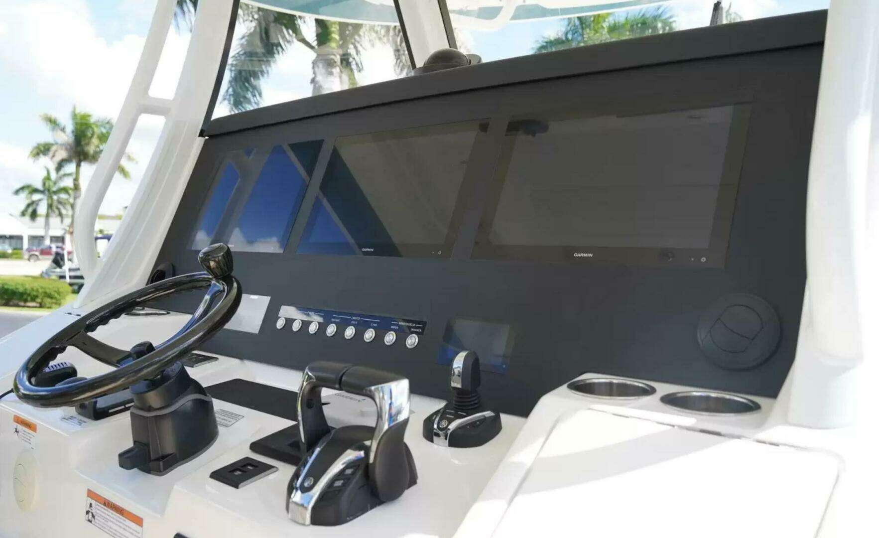 2023 Regulator 37 - Image 11