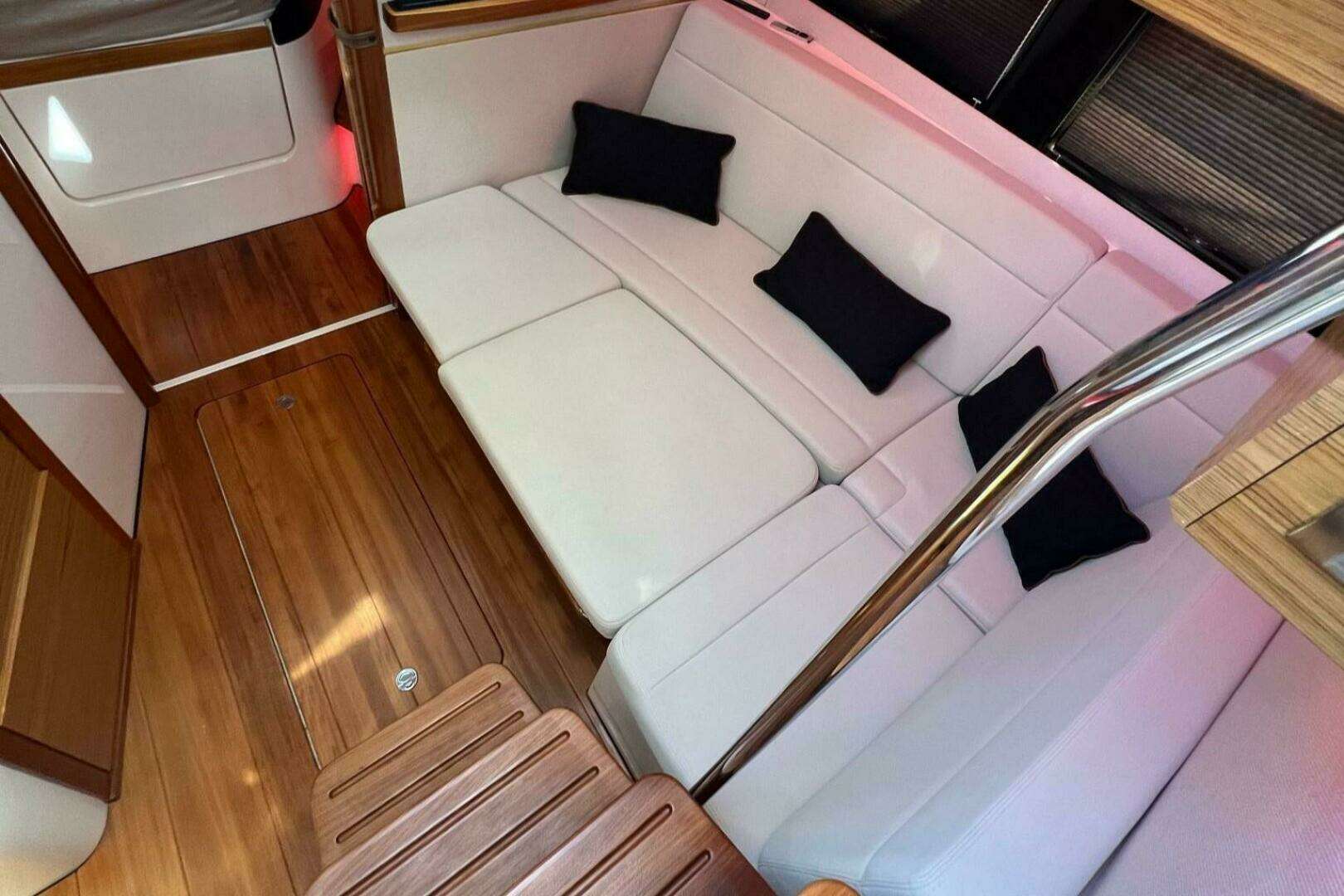 2022 Boston Whaler Conquest 405 - Image 23