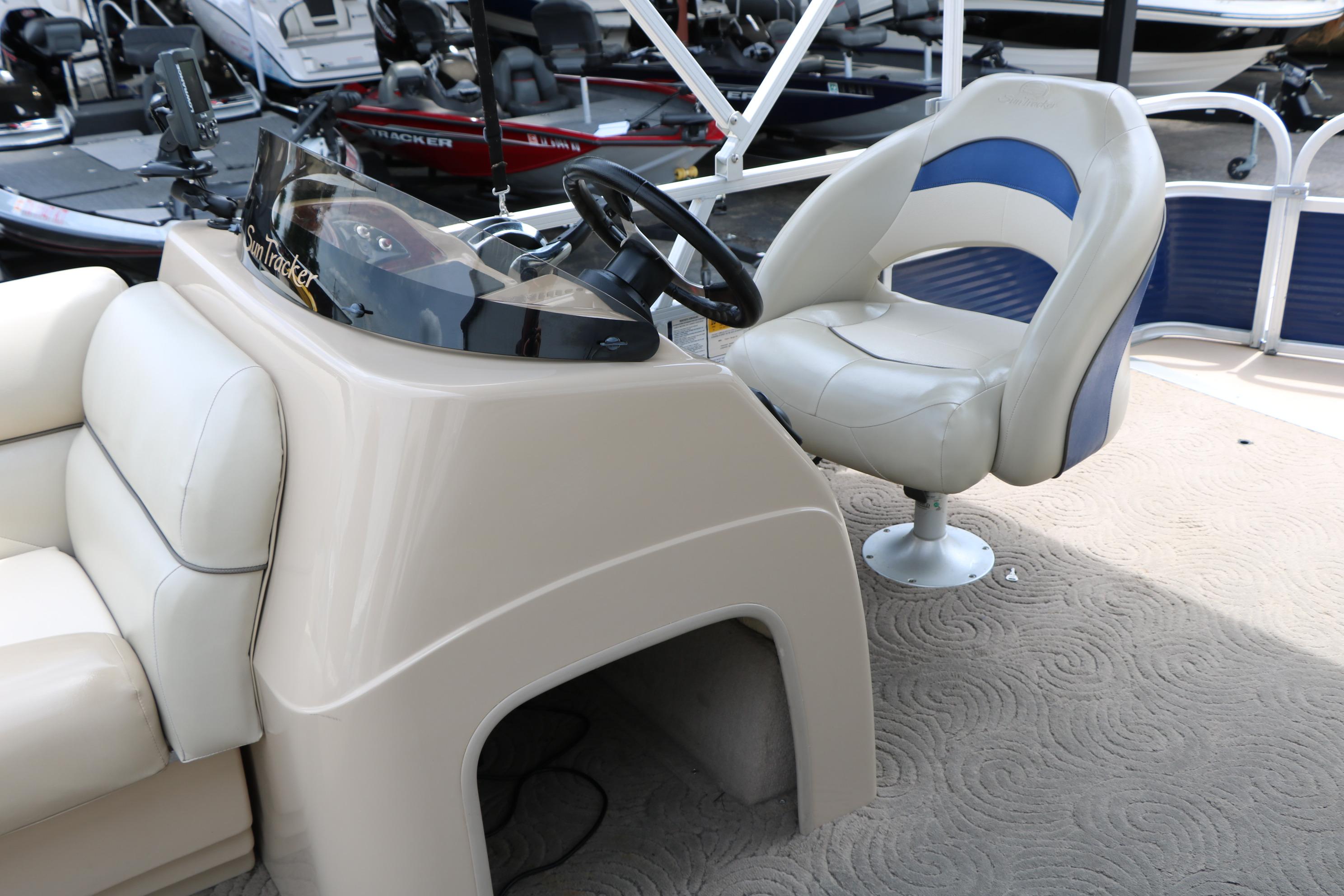 2013 Sun Tracker Fishin' Barge 20 DLX helm with steering wheel and captain's chair.
