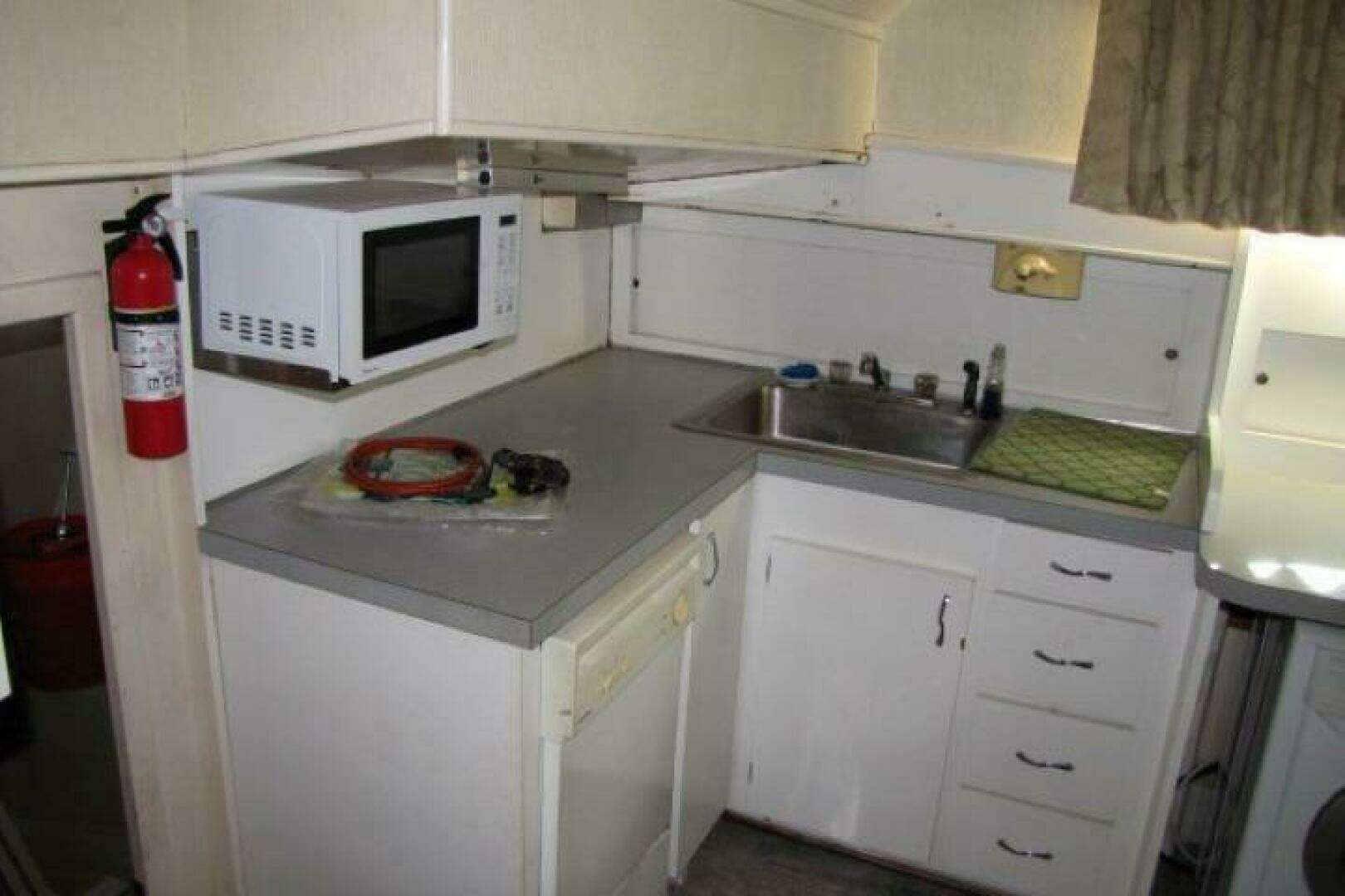 1973 Chris-Craft 55 Commander - Image 29