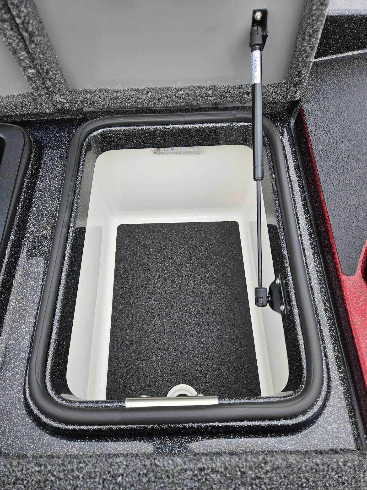 Open storage compartment in Caymas CX 21 PRO boat, year 2027.