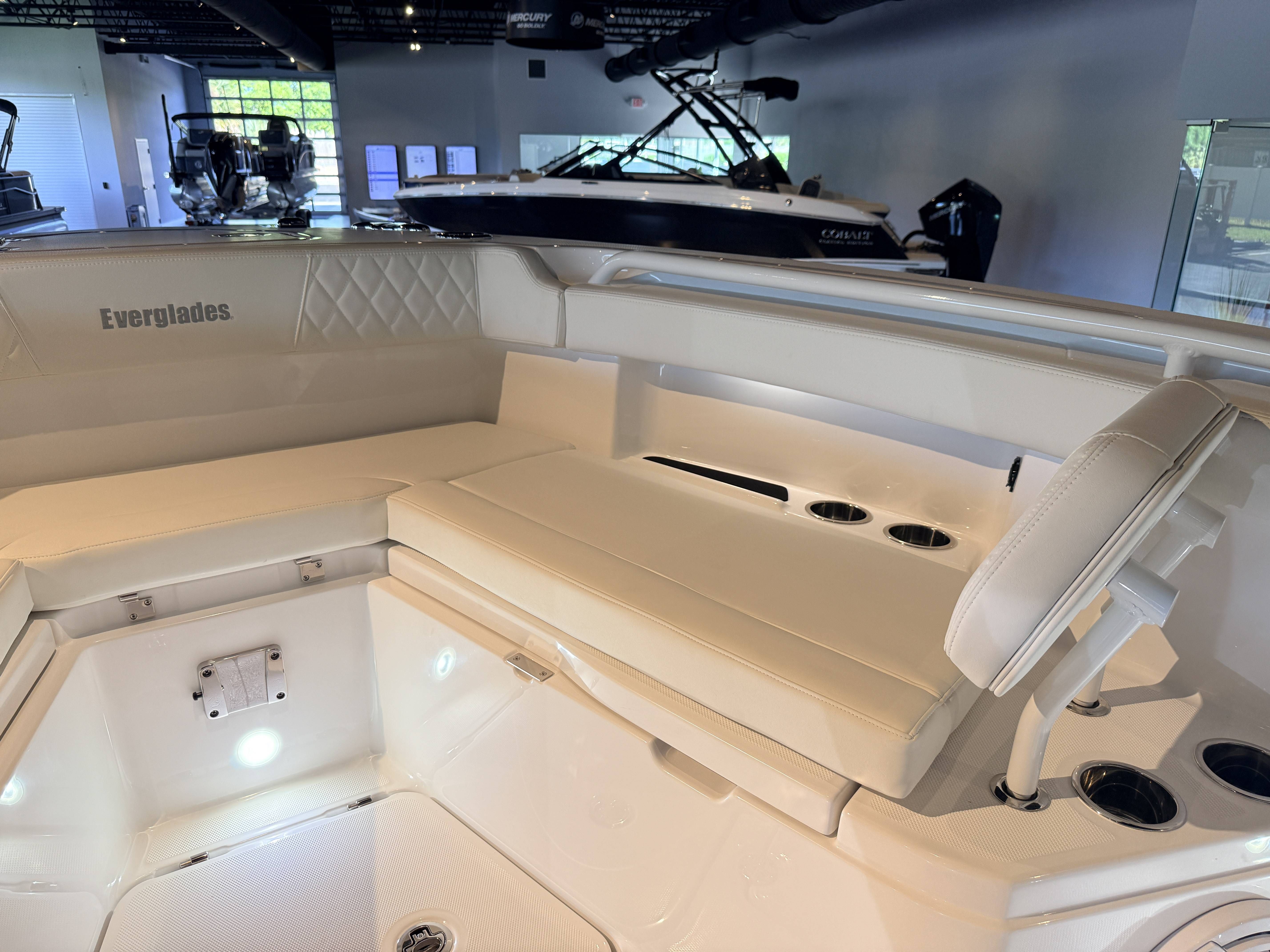 2026 Everglades 285 Center Console - 32