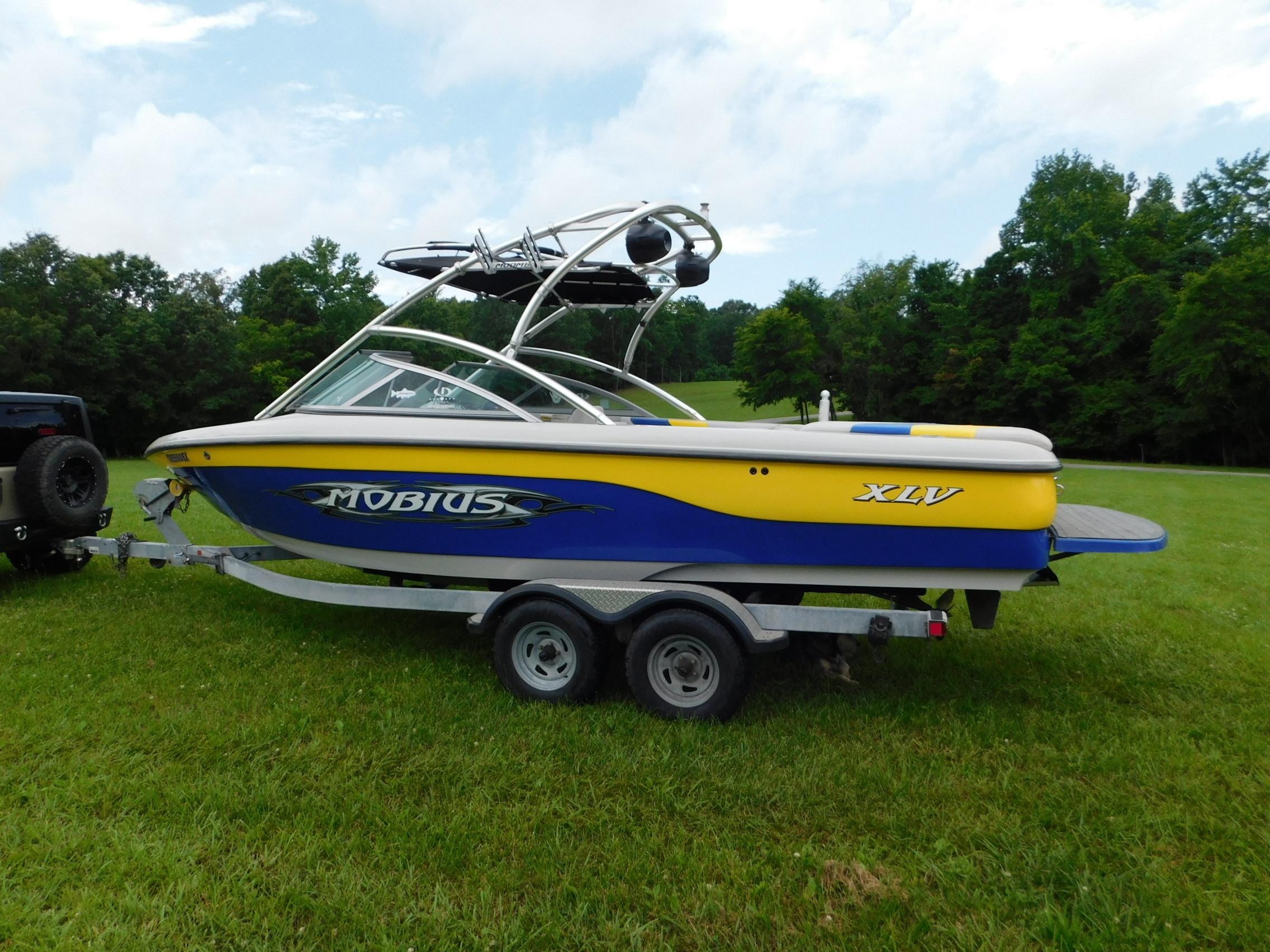 2004 Moomba 23XLV