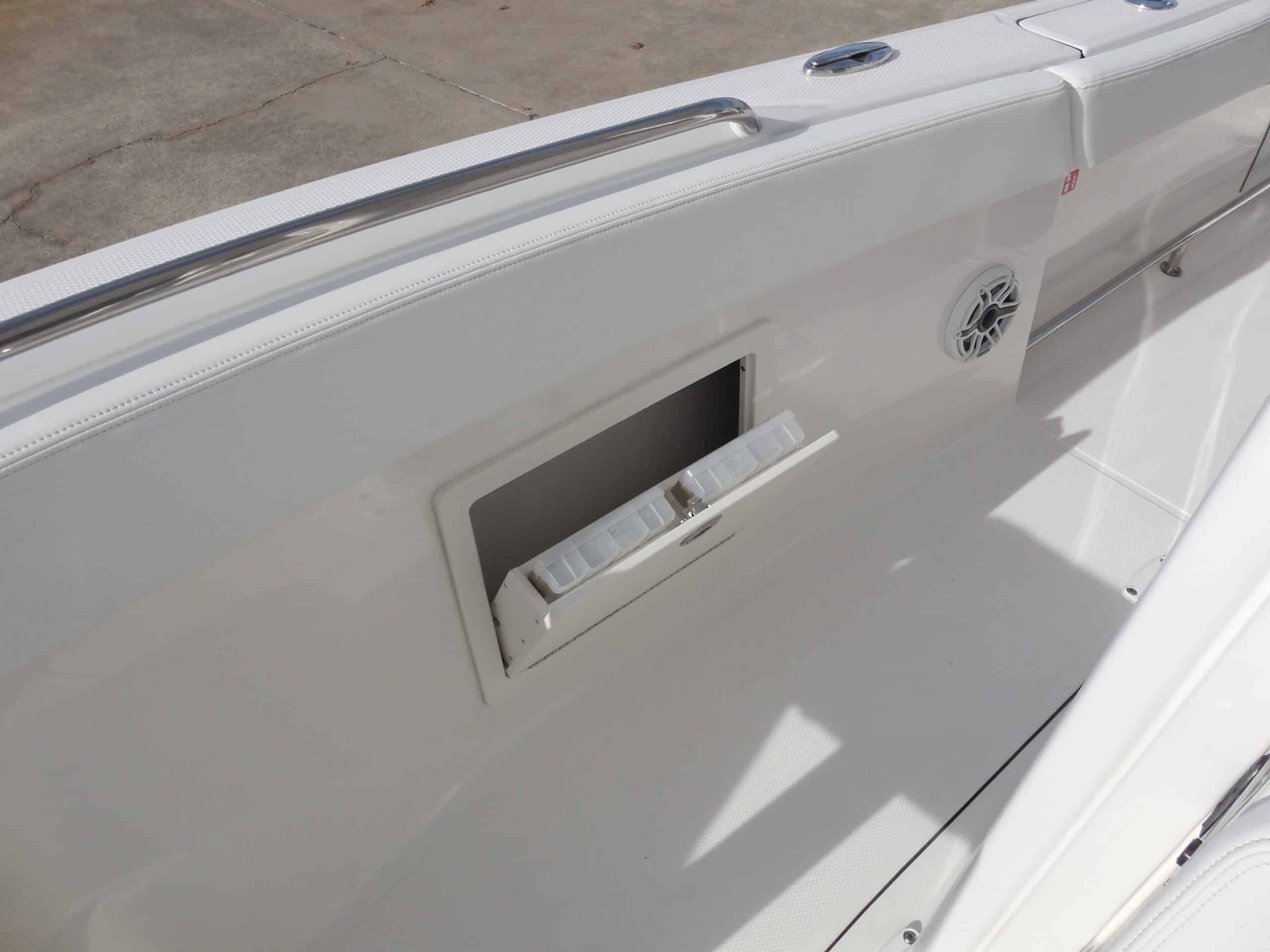 2026 Robalo R230 Center Console - 13