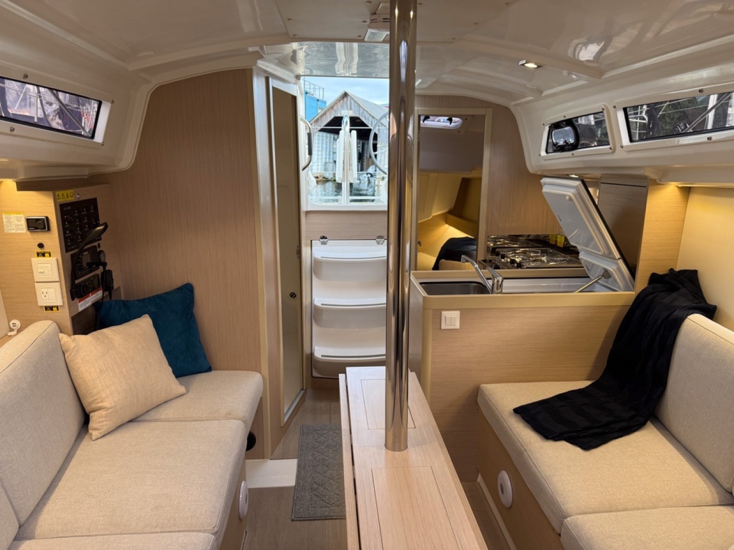 2023 Beneteau Oceanis 30.1 - Image 2