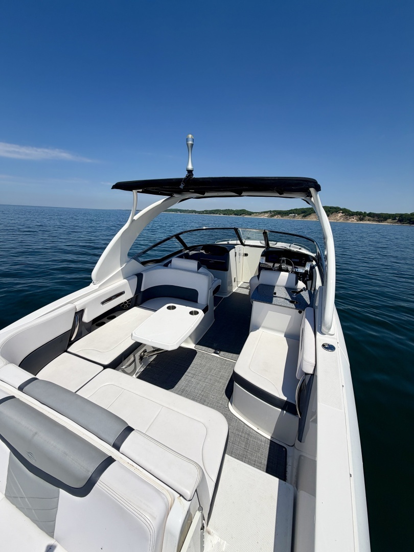 2018 Chaparral 307 - Image 8