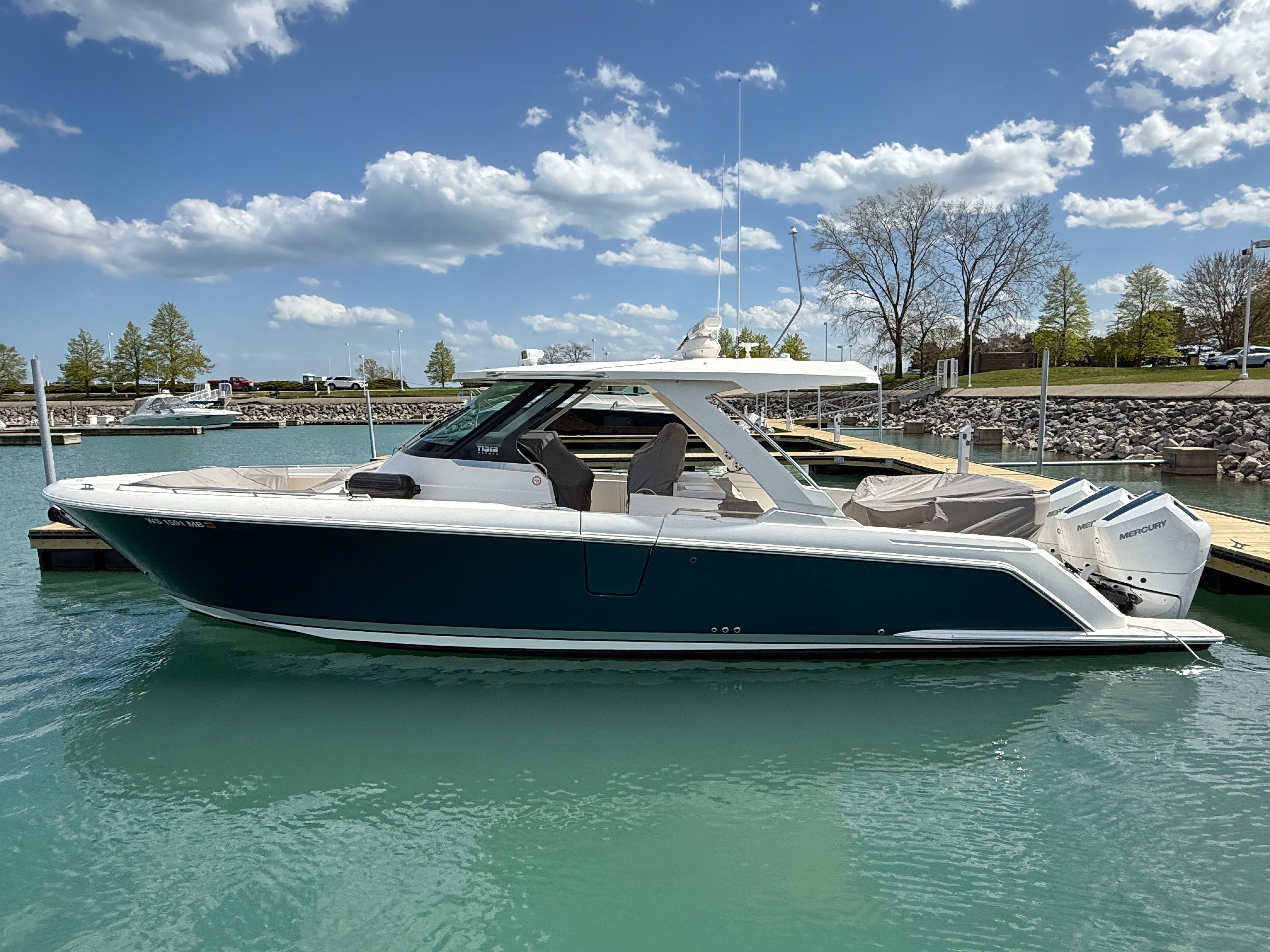 2024 Tiara Yachts 38 LS - 2