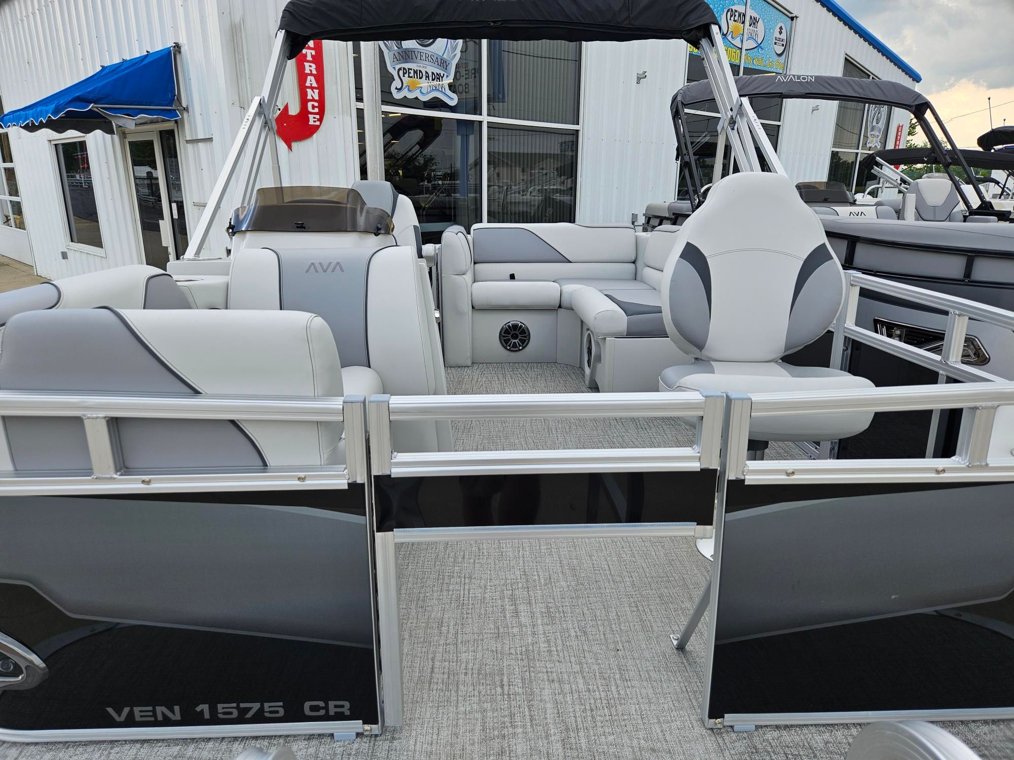 2025 AVALON VNT CR-15 - Image 4