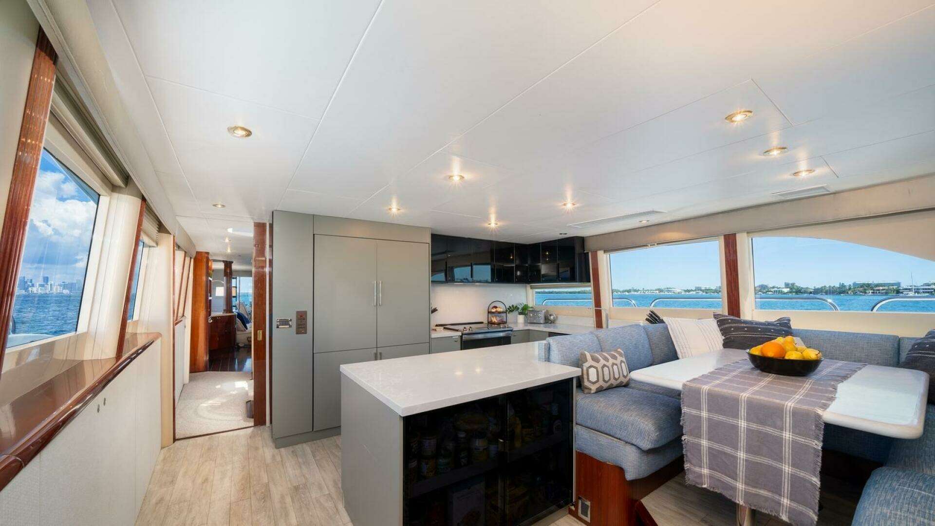 2002 Lazzara Yachts — - Image 7