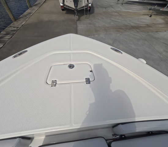 2026 Robalo Cayman 226 In Stock Trailer Included - 19