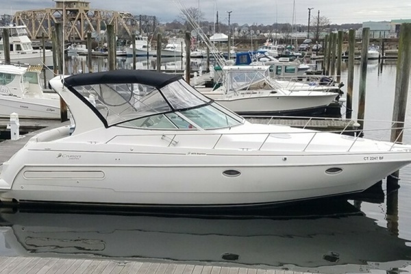 2002 Cruisers Yachts 3572