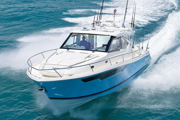 Manufacturer Provided Image: 2025 Pursuit OS 445 Offshore boat cruising on clear blue water.