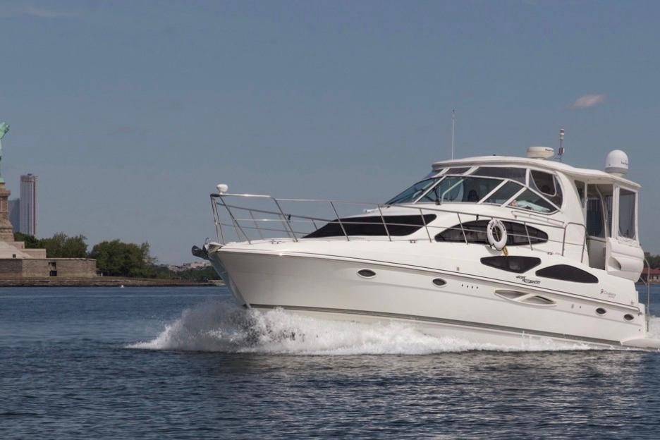 2005 Cruisers Yachts 405 Express Motoryacht