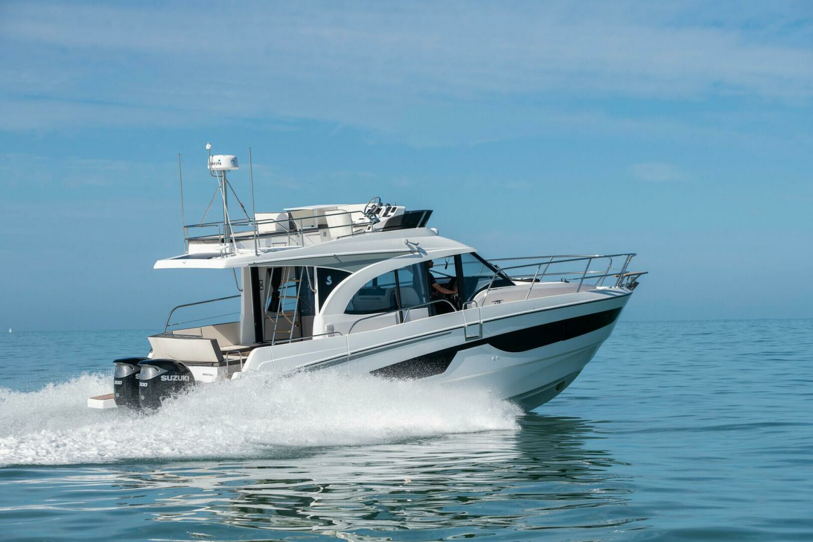 2025 Beneteau Antares 11 Fly - Image 4
