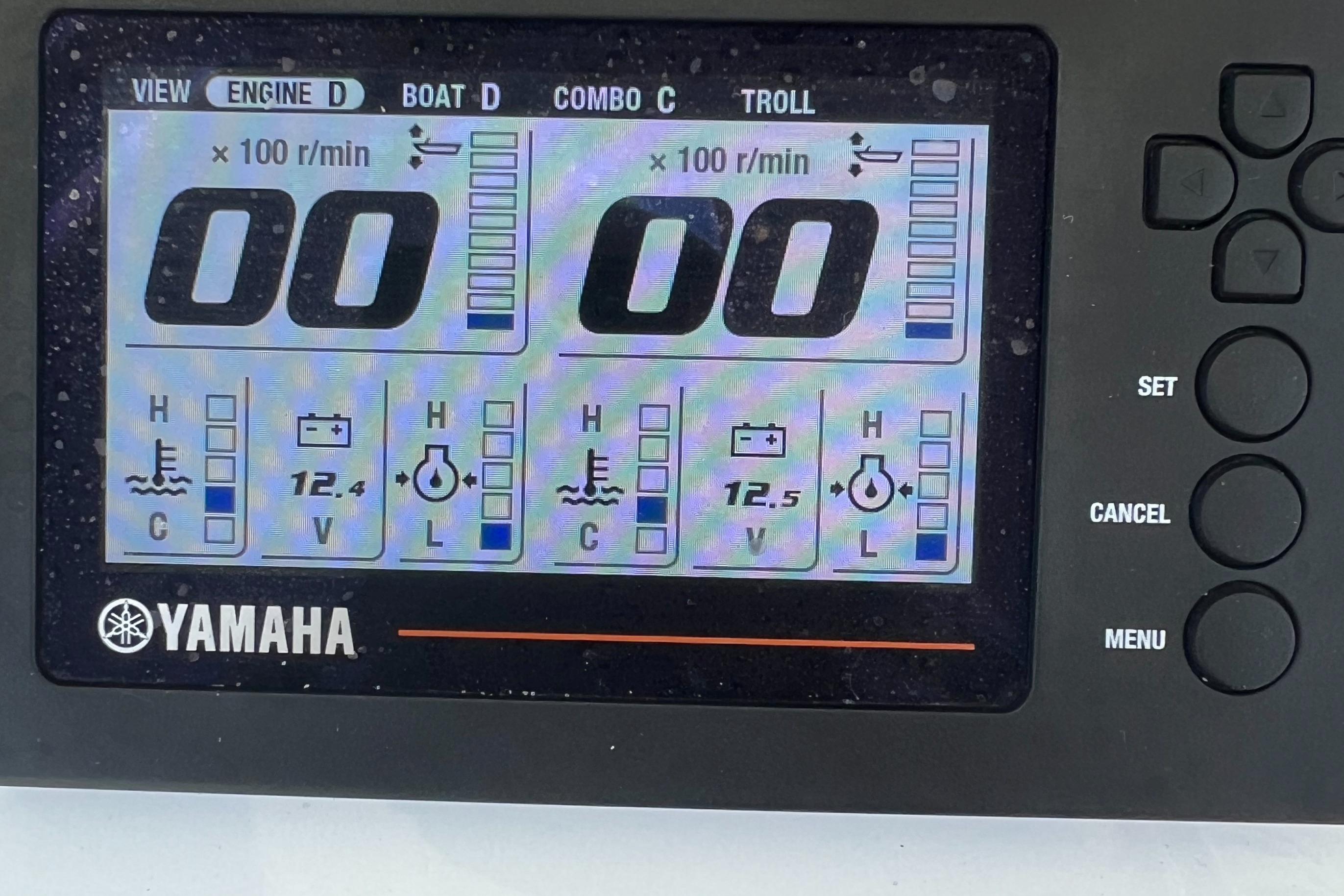 Yamaha engine display on a 2020 Sea Hunt Gamefish 25 boat.