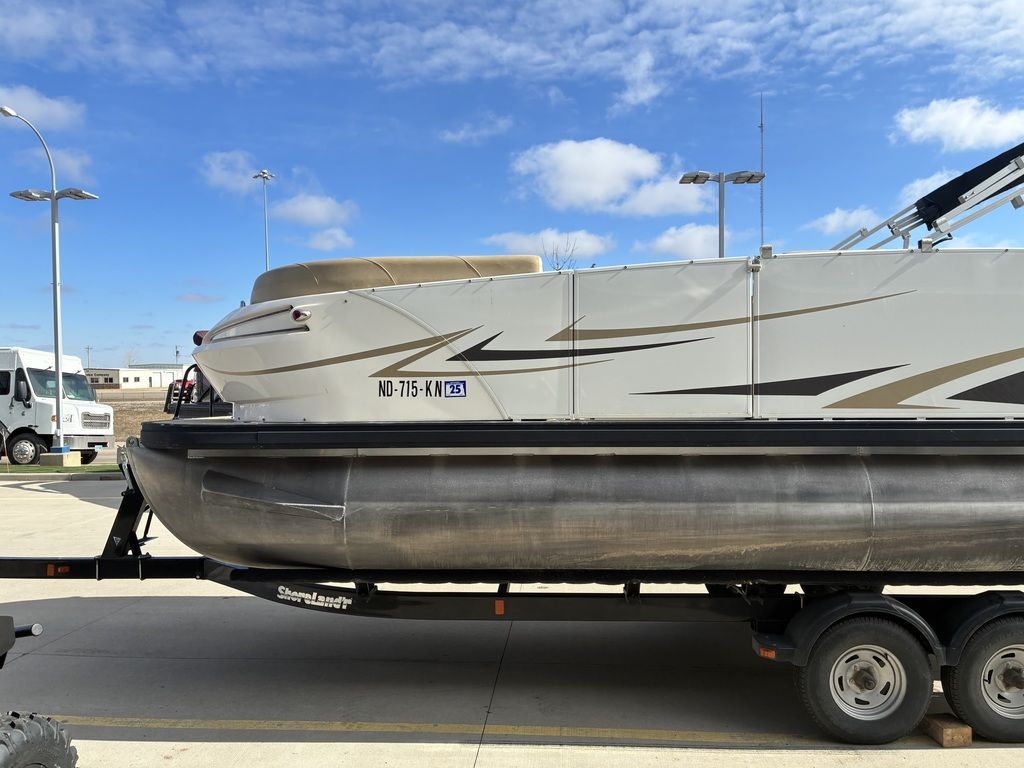2015 Larson Escape 2200 RT - 7