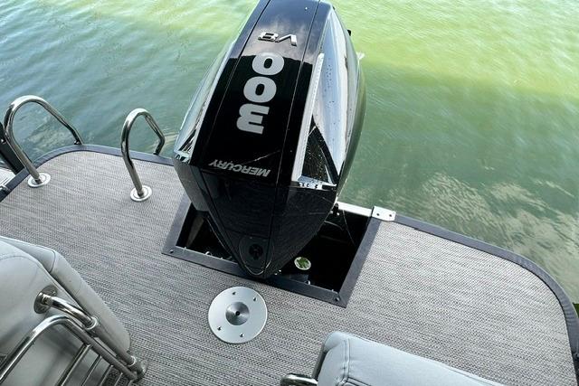 2021 Bennington L Bowrider 25 Quad Bench with Mercury 300 outboard engine on water.