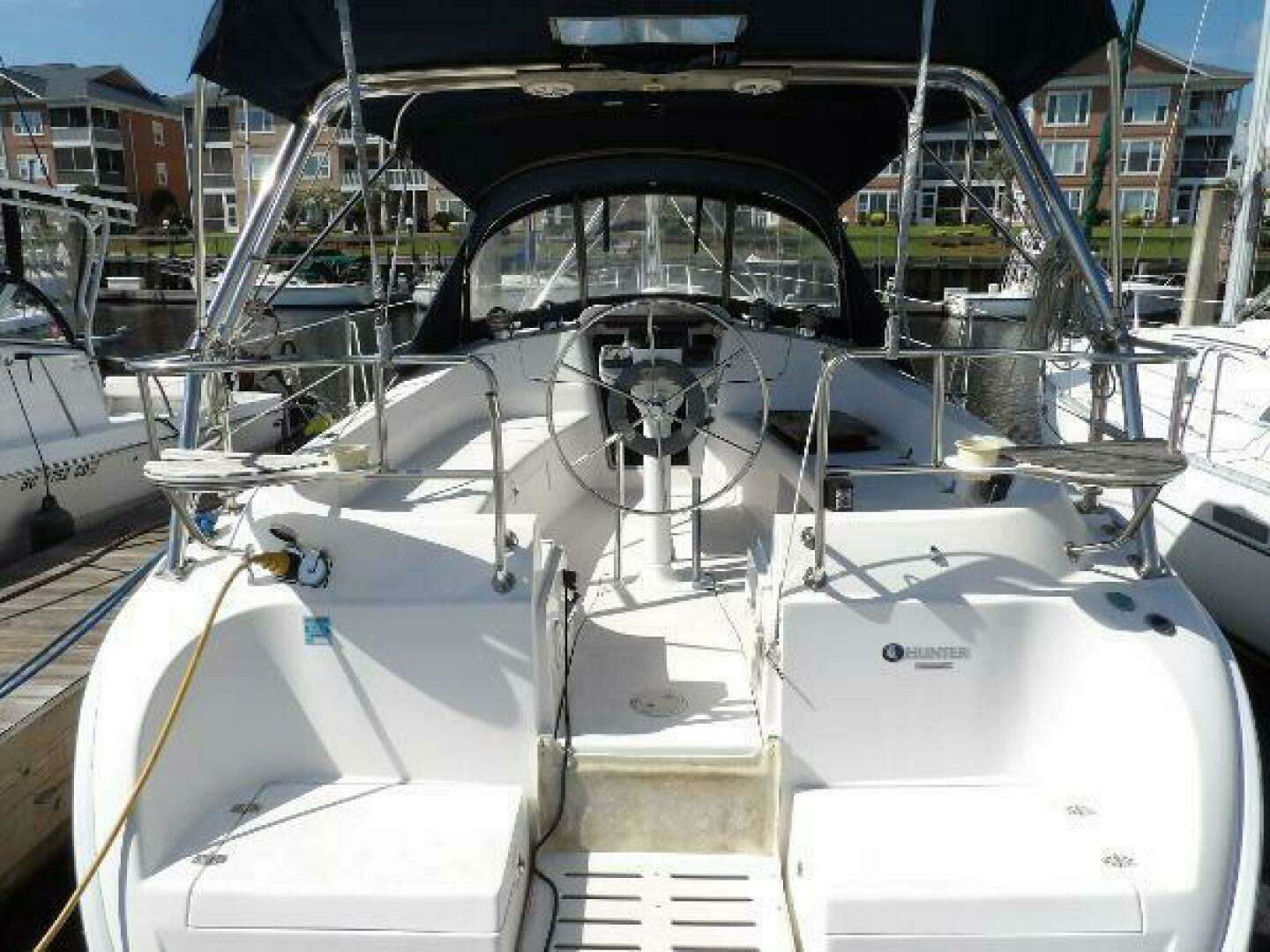 2002 Hunter 356 - Image 12