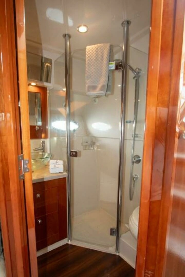 2012 Riviera 50 Sport Yacht - Image 9