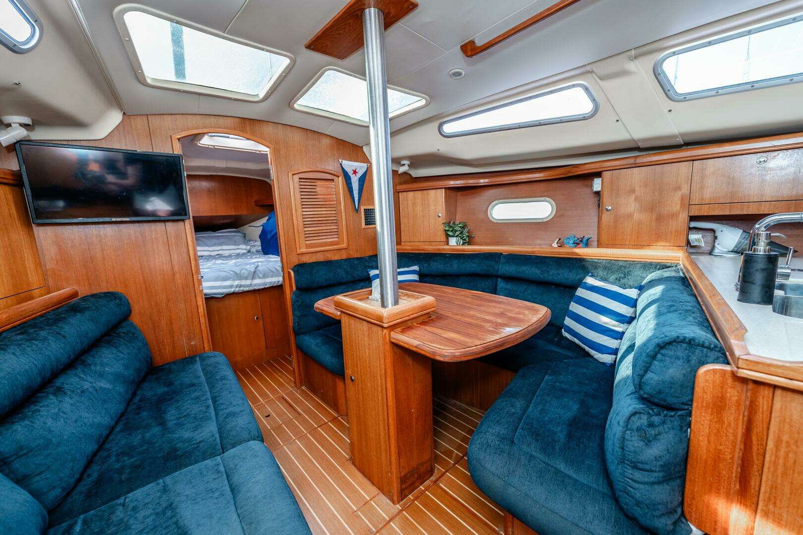 2003 Hunter 356 - Image 23
