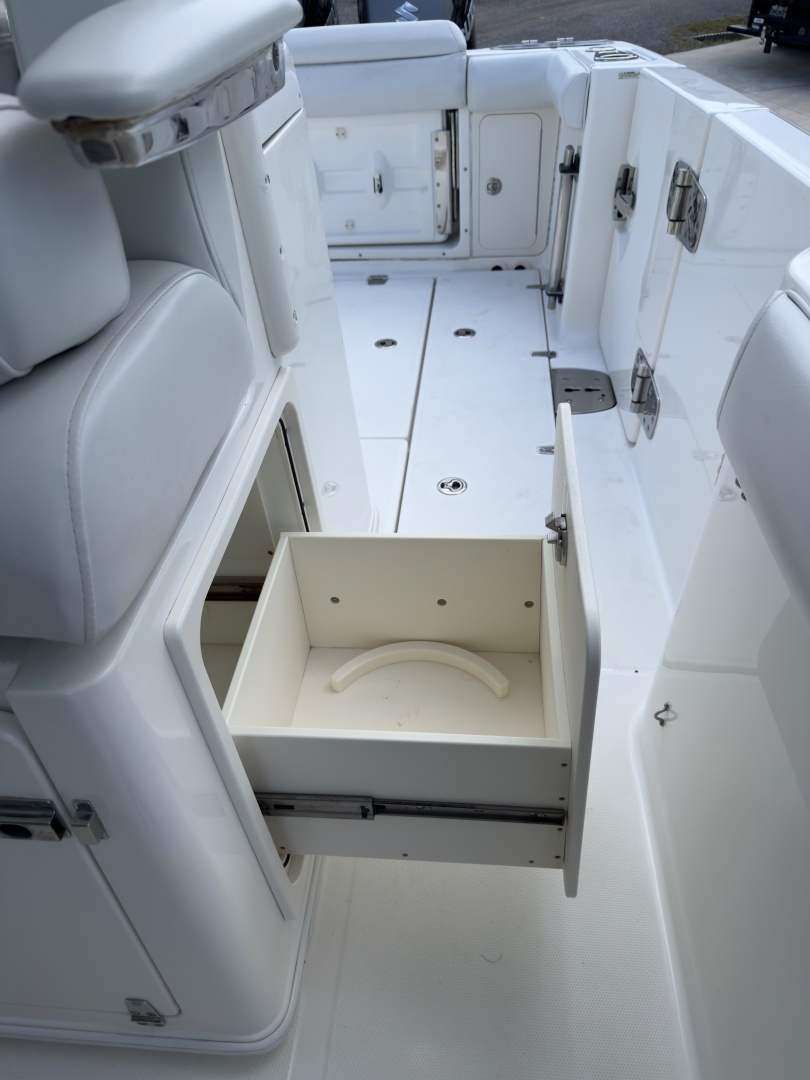 2016 Boston Whaler 350 Outrage - Image 54