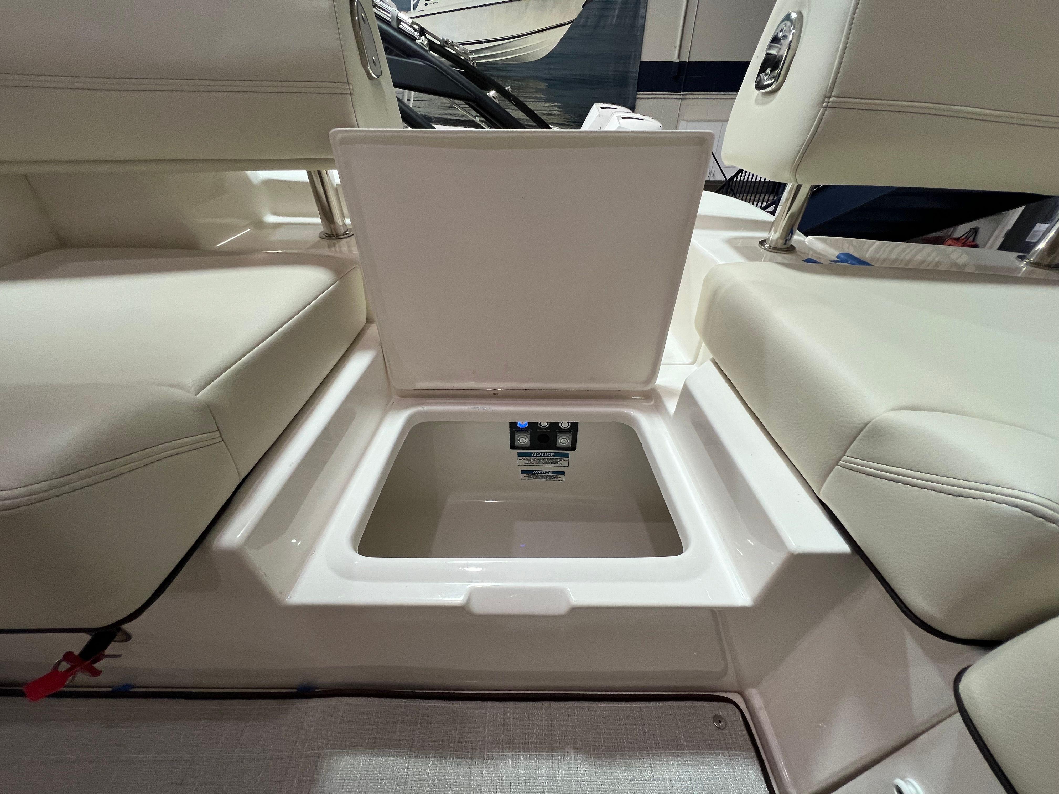 2024 REGAL 42 GRANDE COUPE - Image 12