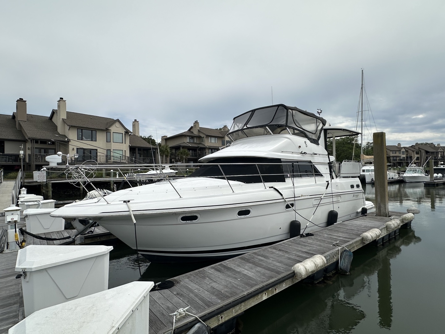 1998 Cruisers Yachts 3650 Aft Cabin - Image 7