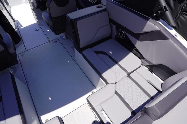 2025 Yamaha Boats 255XD - 18