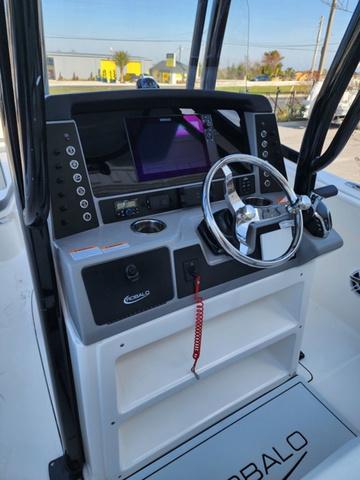 2025 Robalo R232 Explorer - 12