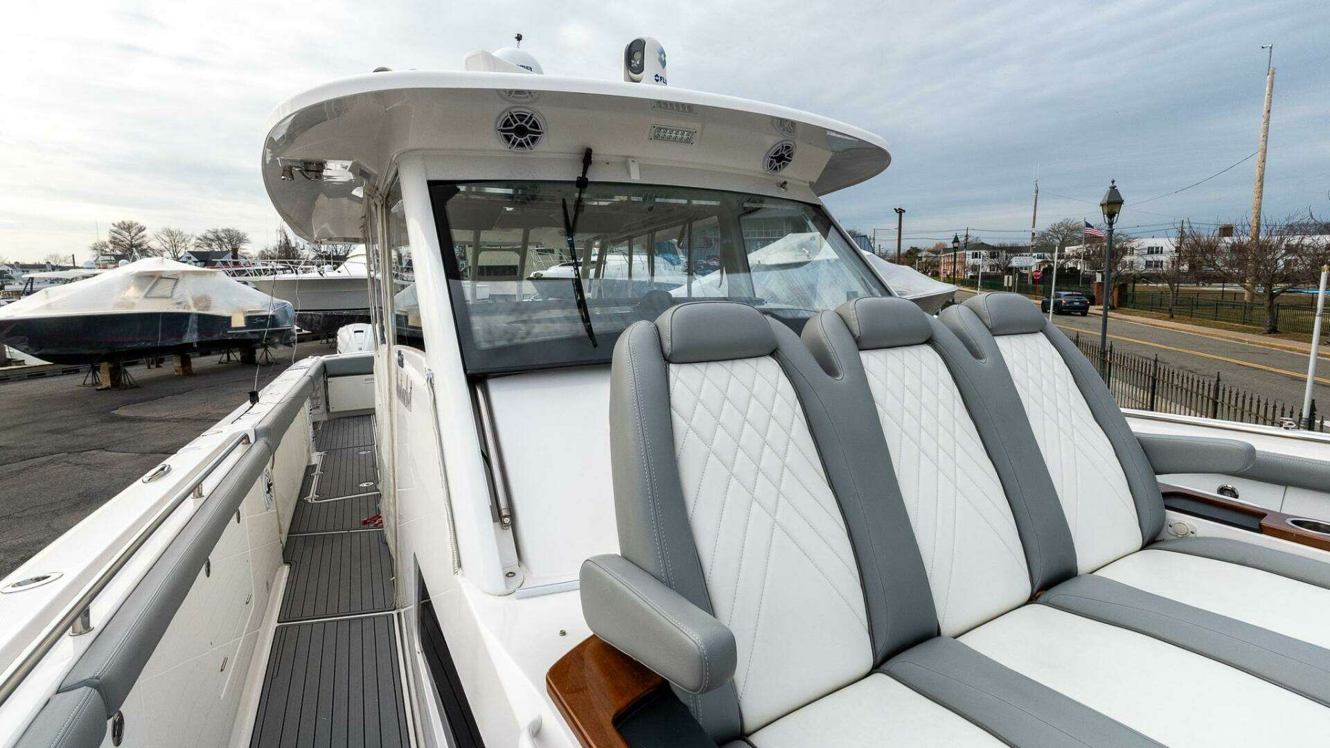 2023 Everglades 455 Center Console - Image 39
