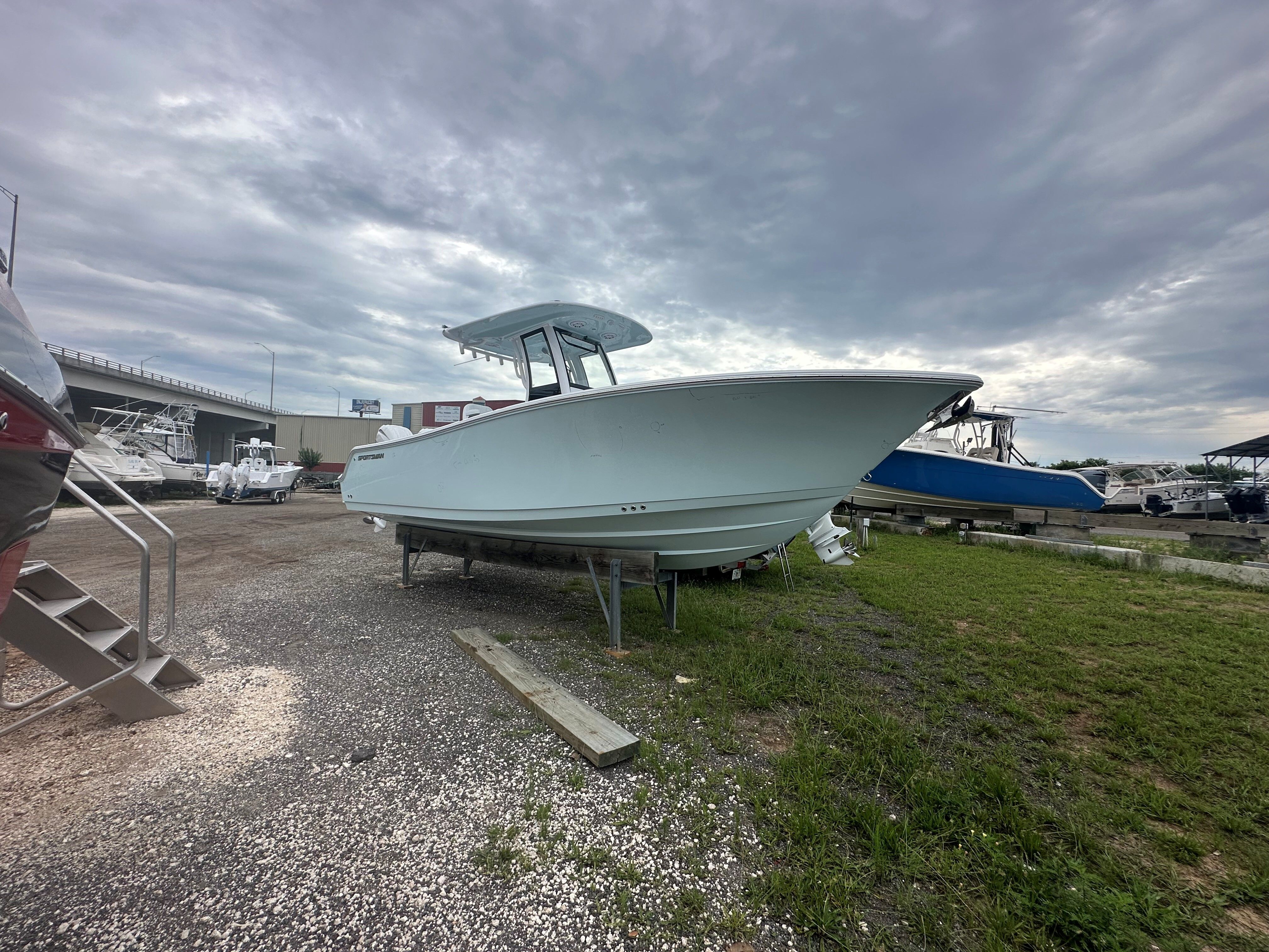 2026 Sportsman Open 252 Center Console